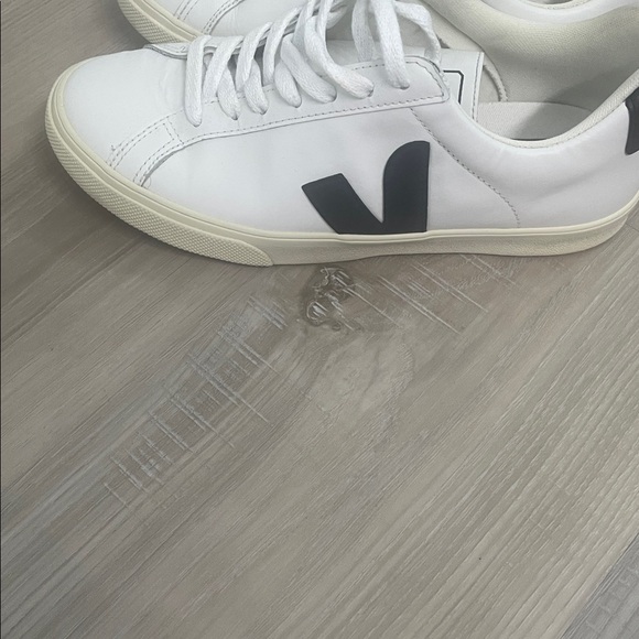 Veja Esplar Sneakers in white and black colorway - Picture 8 of 12